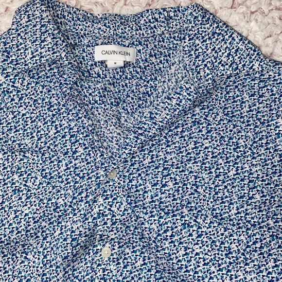 Calvin Klein short sleeve button down ! - Picture 2 of 2